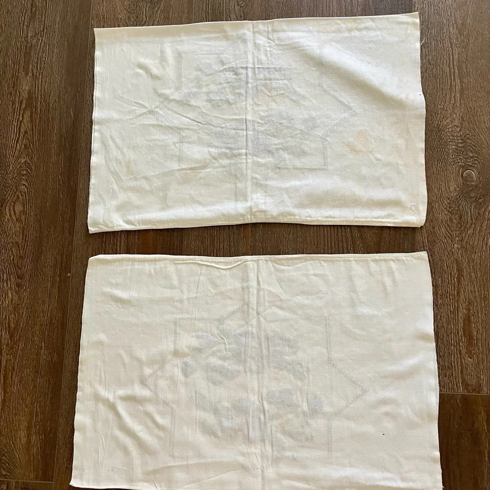 Embroidered Floral Linens 17/25 inches
